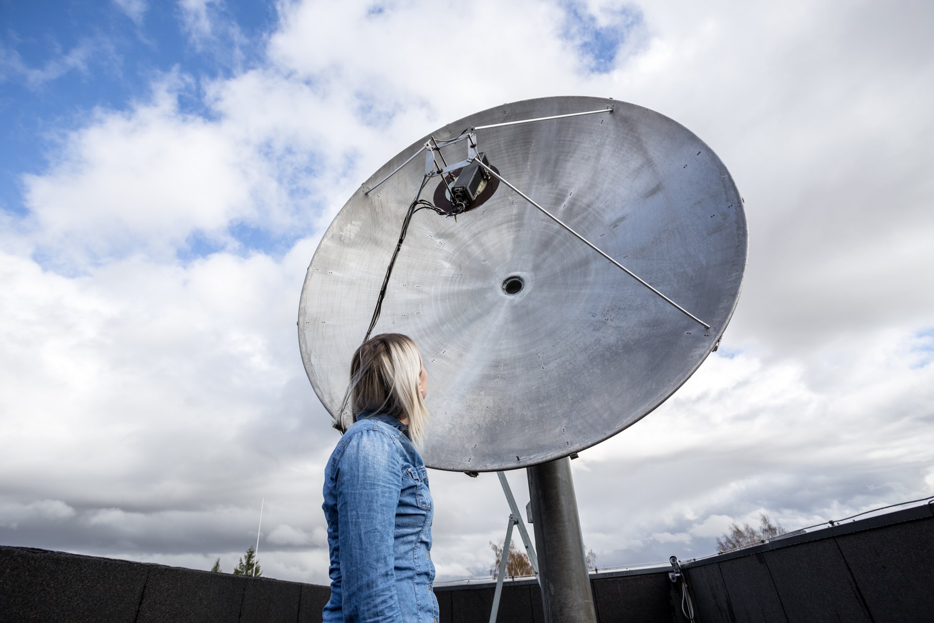 Tartu observatooriumi satelliitside maajaama paraboolantenn